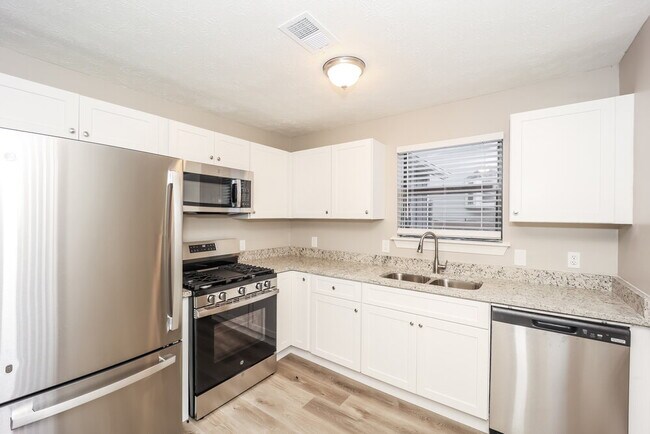 Building Photo - 8272 Canyon Forge Dr