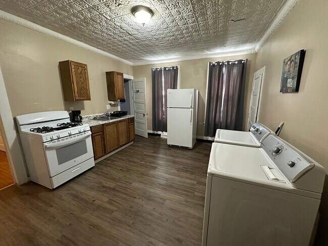 Building Photo - Grumbach Ave