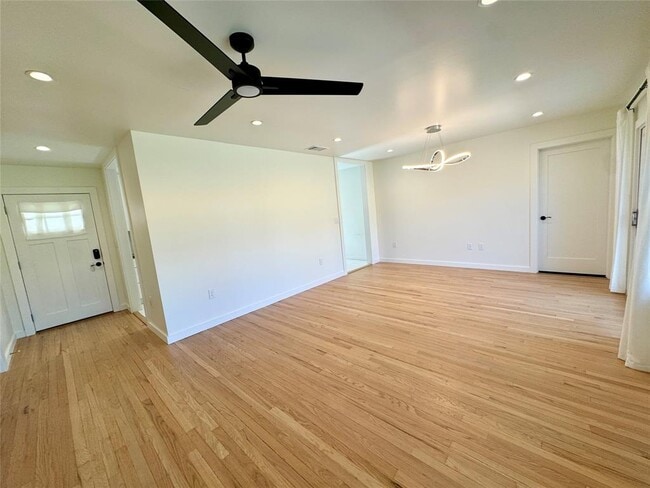 Building Photo - 1304 Hillcrest Dr