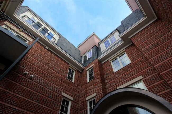 Building Photo - 157 Beacon St