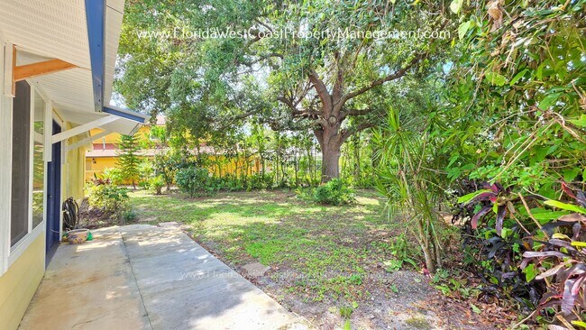 Building Photo - IMPRESSIVE 3 BEDROOM/2 BATH SARASOTA HOME! SUPER LOCATION! PET FRIENDLY!