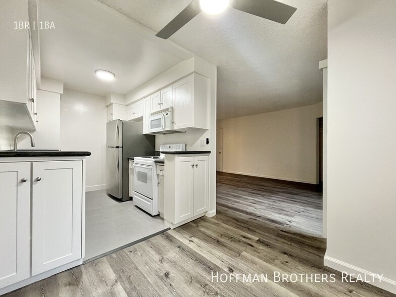 Building Photo - 12029 Goshen Ave