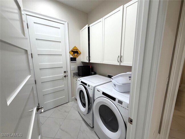 Building Photo - 6435 Negril Isle Dr