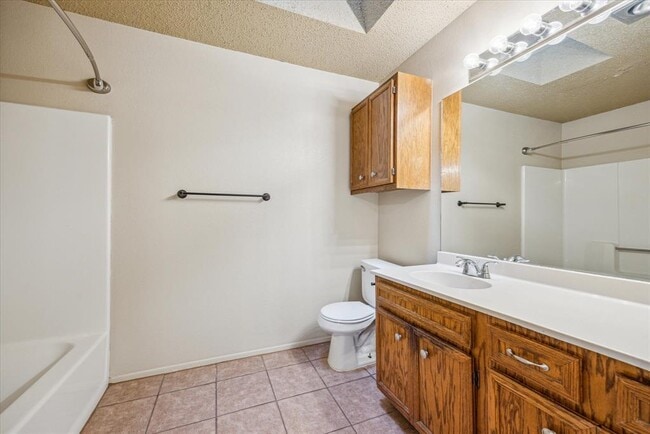 Building Photo - 702 Rollingway Dr