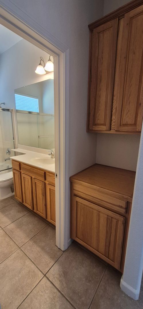 Building Photo - 1085 Crystal Springs Dr