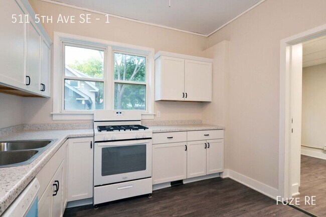 Building Photo - 511 5th Ave SE