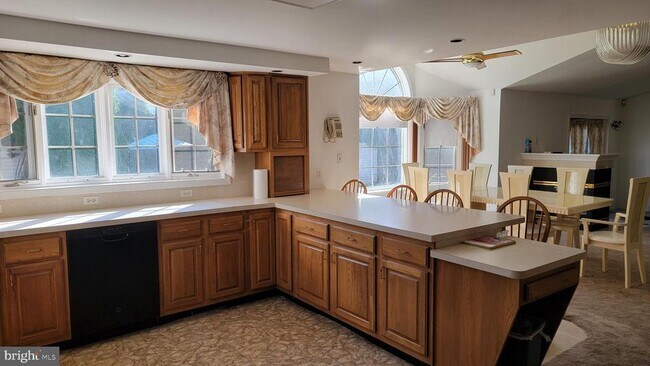 Building Photo - 8027 Narvon St