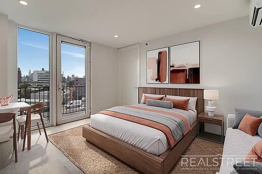 Building Photo - Meeker Avenue