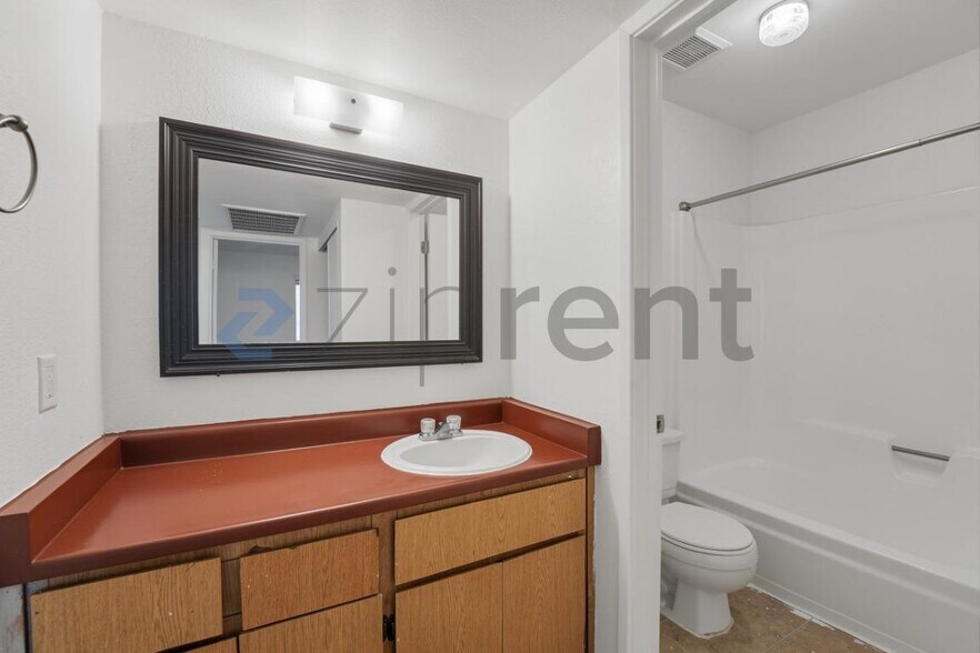 Building Photo - Unit 110