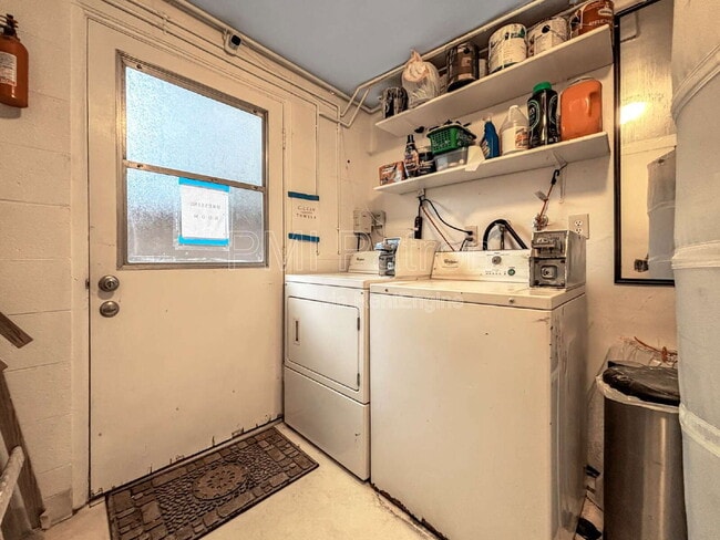 Building Photo - 26 69th Pl