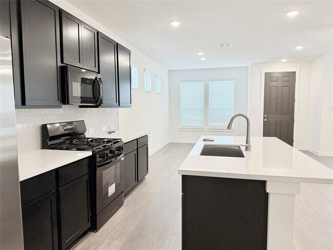 Building Photo - 148 Hartson Dr