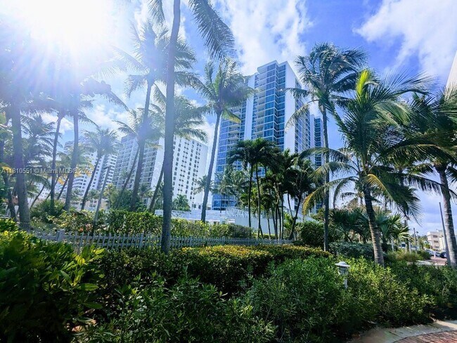 Building Photo - 2655 Collins Ave
