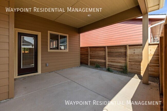 Building Photo - 2457 N Ashgrove Ln
