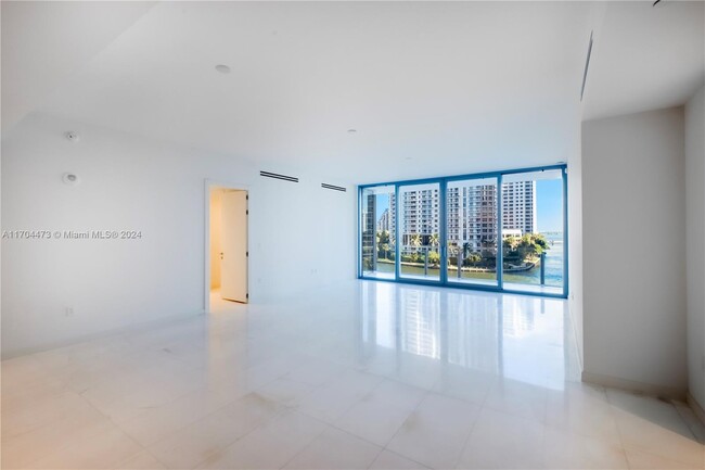 Building Photo - 300 Biscayne Blvd Way