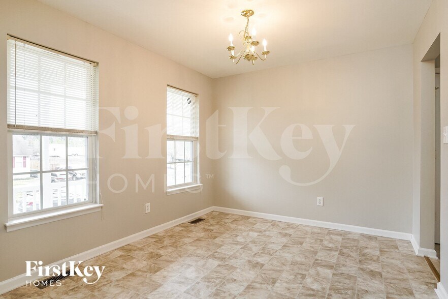 Building Photo - 809 Hounds Chase Dr