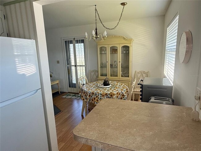 Building Photo - 205 Andover Pl N