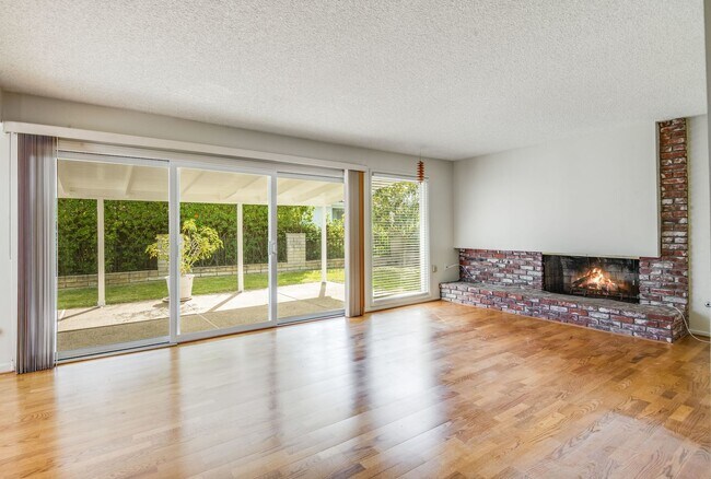 Building Photo - Tranquility on Beachside