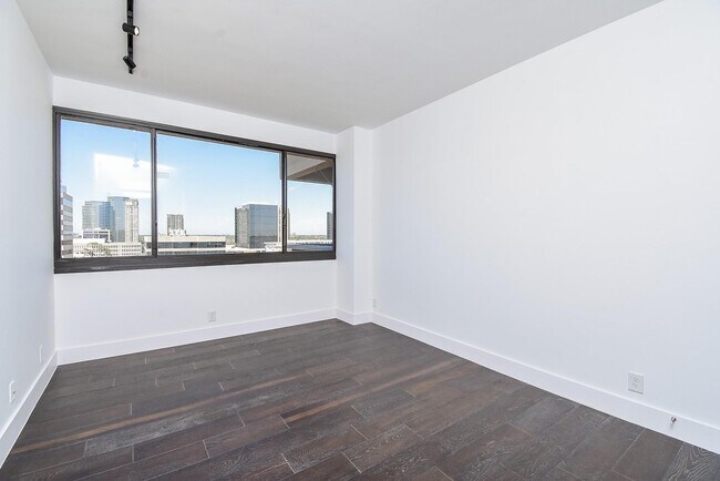 Building Photo - 49 Briar Hollow Ln