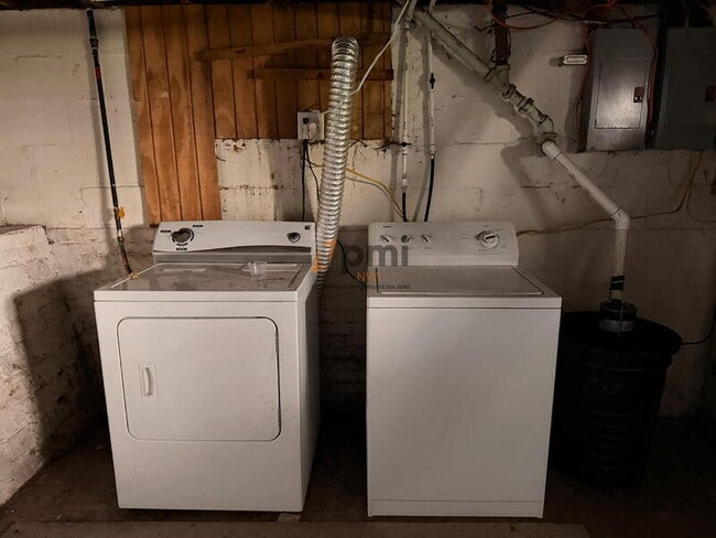 Building Photo - 1008 2nd St