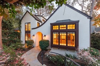 Building Photo - Delightful Private 3BR/4.5BA + Office Home in Del Mar