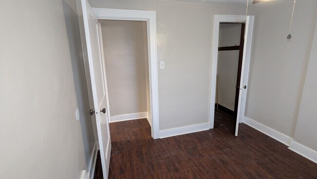 Building Photo - Charming 3-bedroom, 1.5-bathroom home located in the heart of Akron