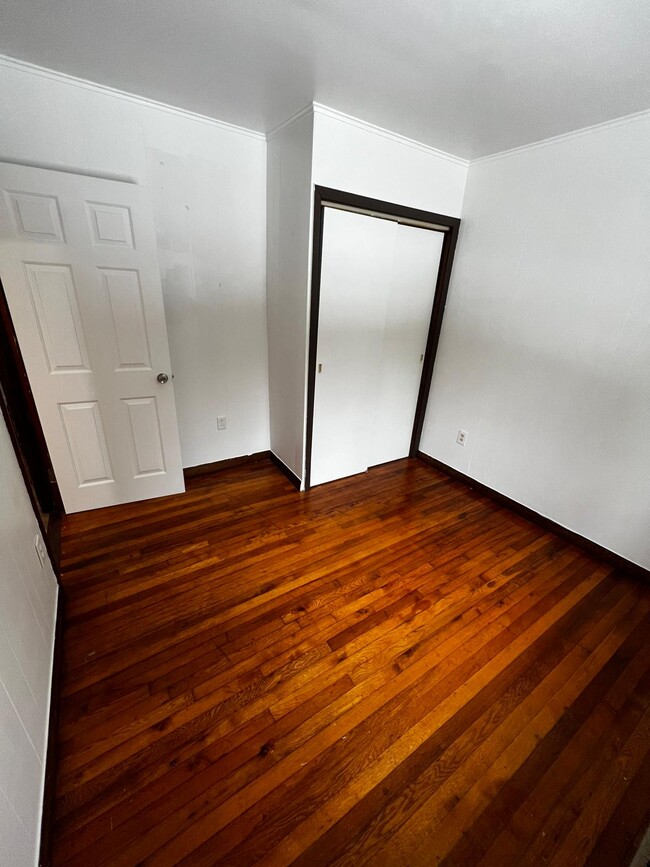 Building Photo - 224 Narragansett St