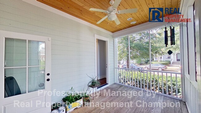 Building Photo - Exquisite Executive Home in Autumn Hall