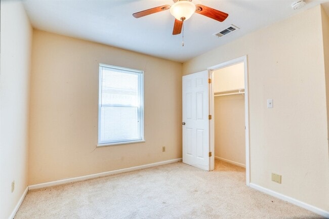 Building Photo - 607 Rosewood Dr