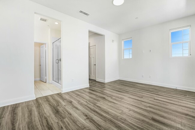 Building Photo - Sophisticated Modern Townhouse in the Hear...