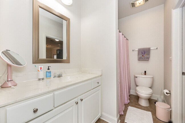 Building Photo - 900 Dean Lee Dr