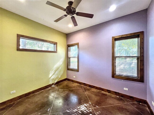 Building Photo - 8750 Scarlet Cir