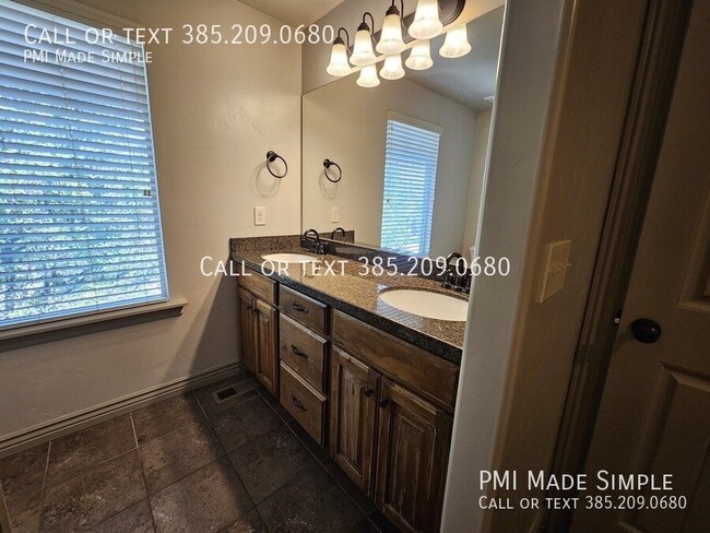Building Photo - 10439 Sage Vista Way