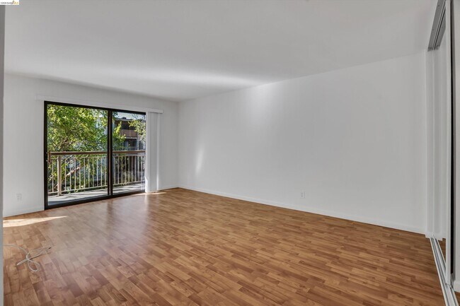 Building Photo - 490 N Civic Dr