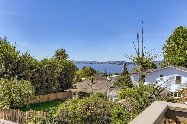 Building Photo - 4bd/3.25ba Kirkland house