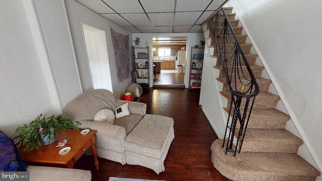 Building Photo - 415 E Flora St