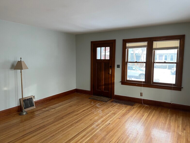 Living Room - 1015 20th Ave SE