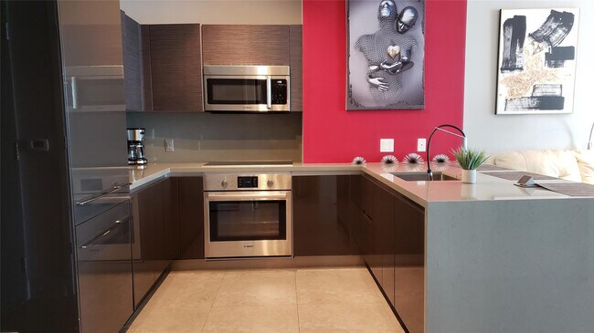 Building Photo - 1080 Brickell Ave