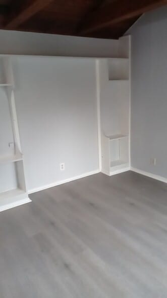 Building Photo - 430 S Holladay Dr