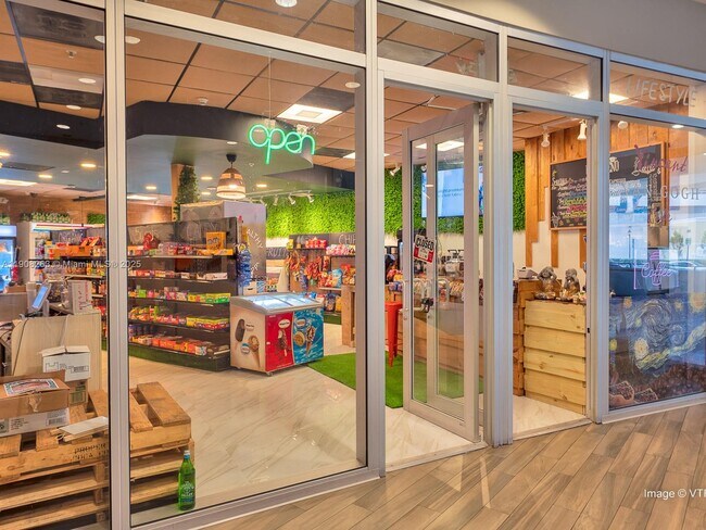 Building Photo - 1750 N Bayshore Dr