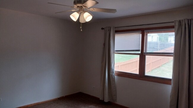 Building Photo - 5420 Hillside Dr W