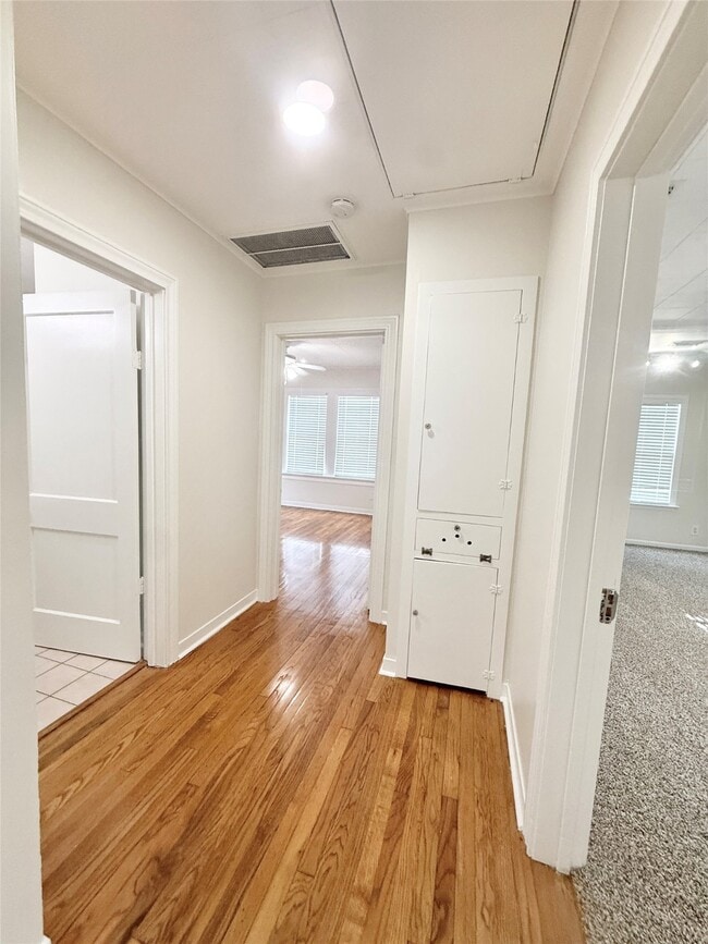 Building Photo - 813 Gale St