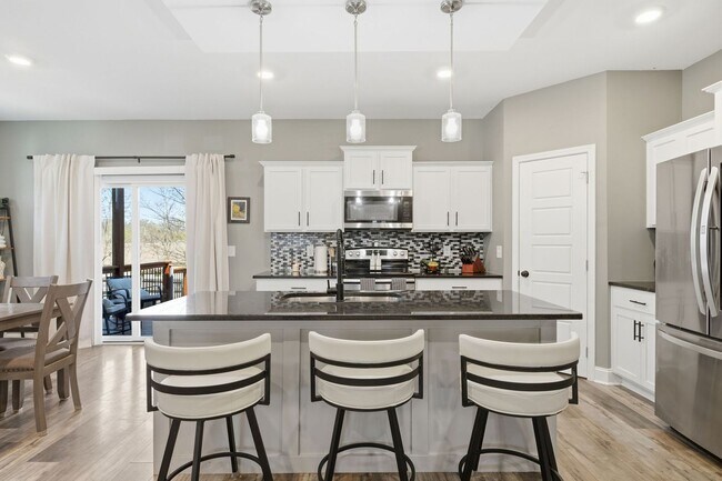 Building Photo - 1135 Charles Thomas Dr