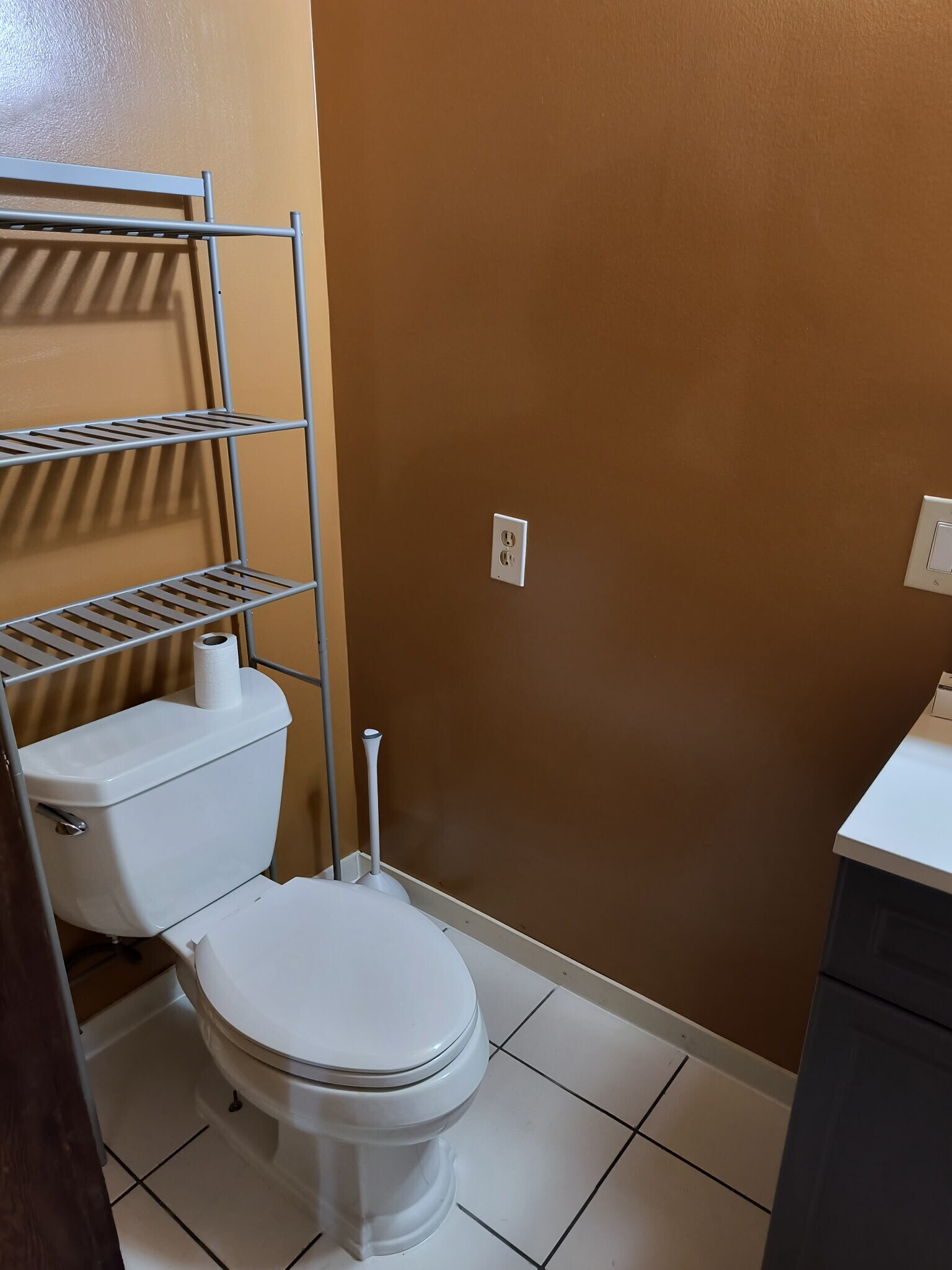Private bathroom - 5739 Winnetka Ave