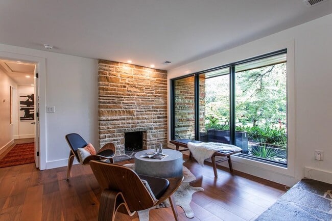 Building Photo - 1904 Lenox Rd NE