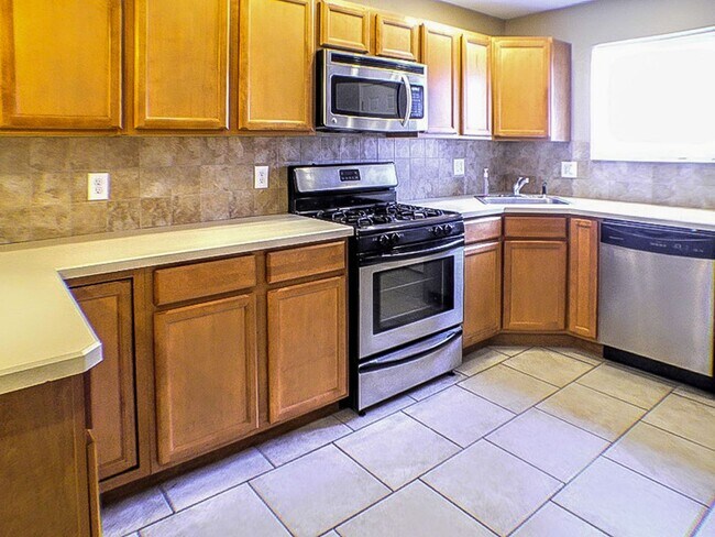 Building Photo - Two Bed Point Breeze Townhouse