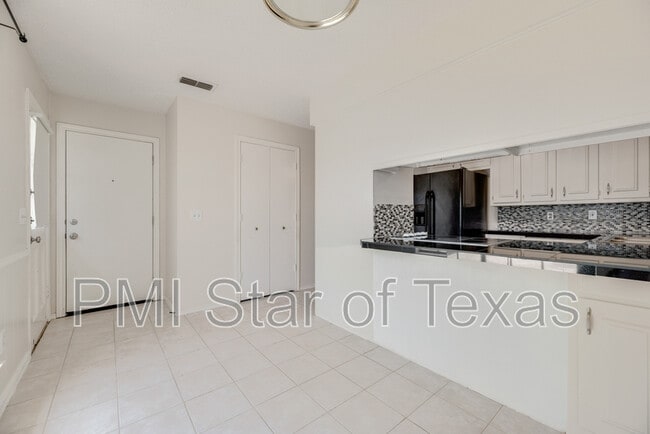 Building Photo - 2130 Teakwood Ln