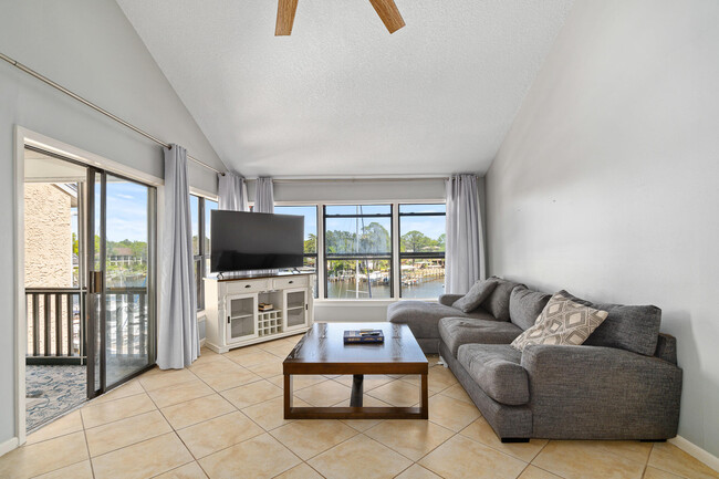 Building Photo - 300 Yacht Club Dr