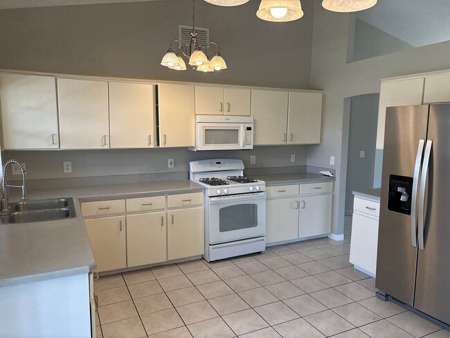 Building Photo - Orlando - Beautiful 3 Bedroom 2 Bathroom Home with Waterview!