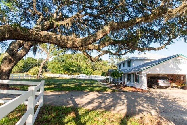 Building Photo - 315 Lazy Acres Ln