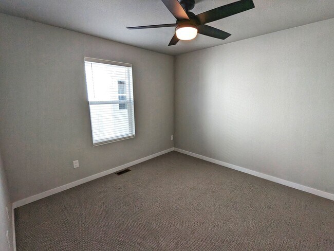 Building Photo - 3 Bedroom, 2.5 Bathroom with two car garage